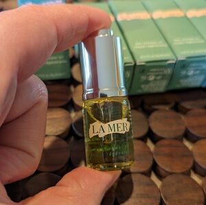 LA MER Renewal Oil Samples